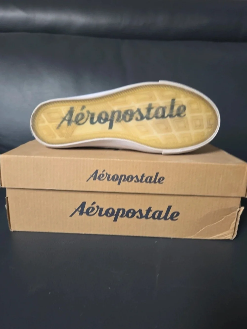Aeropostale Wome's White Canvas Low-Top Sneakers with Red Logo and Blue Trim